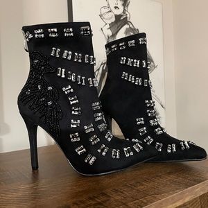 Cape Robbins Black Beaded Booties, sz6